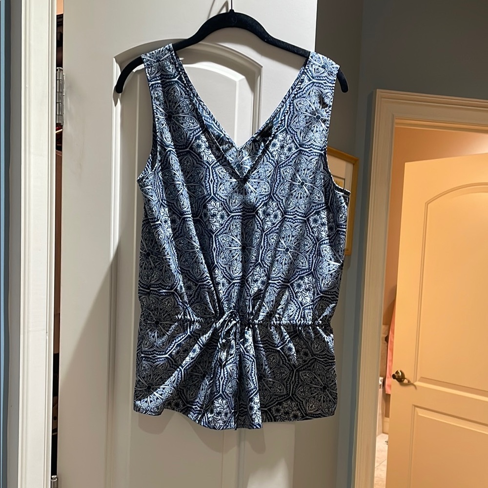 Banana Republic Blue/White Floral Tie Front Tank Top